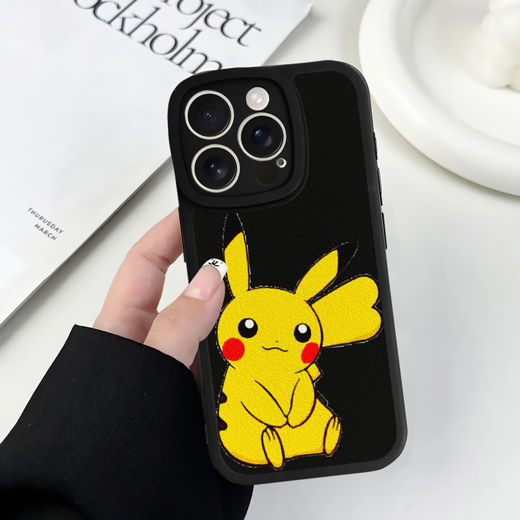 （画像用） ポケットモンスター Pokémon 【iPhone 16シリーズ対応】シリコンスマホケース（レザー調） 材質：シリコン
